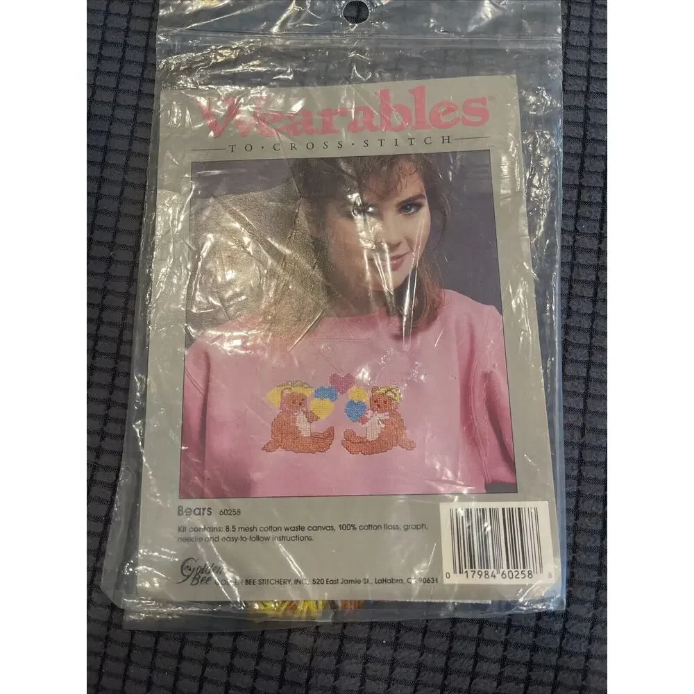 VTG WEARABLES CROSS STITCH/Crewel CLOTH KIT TEDDY BEAR 8.5 ct Fabric Design